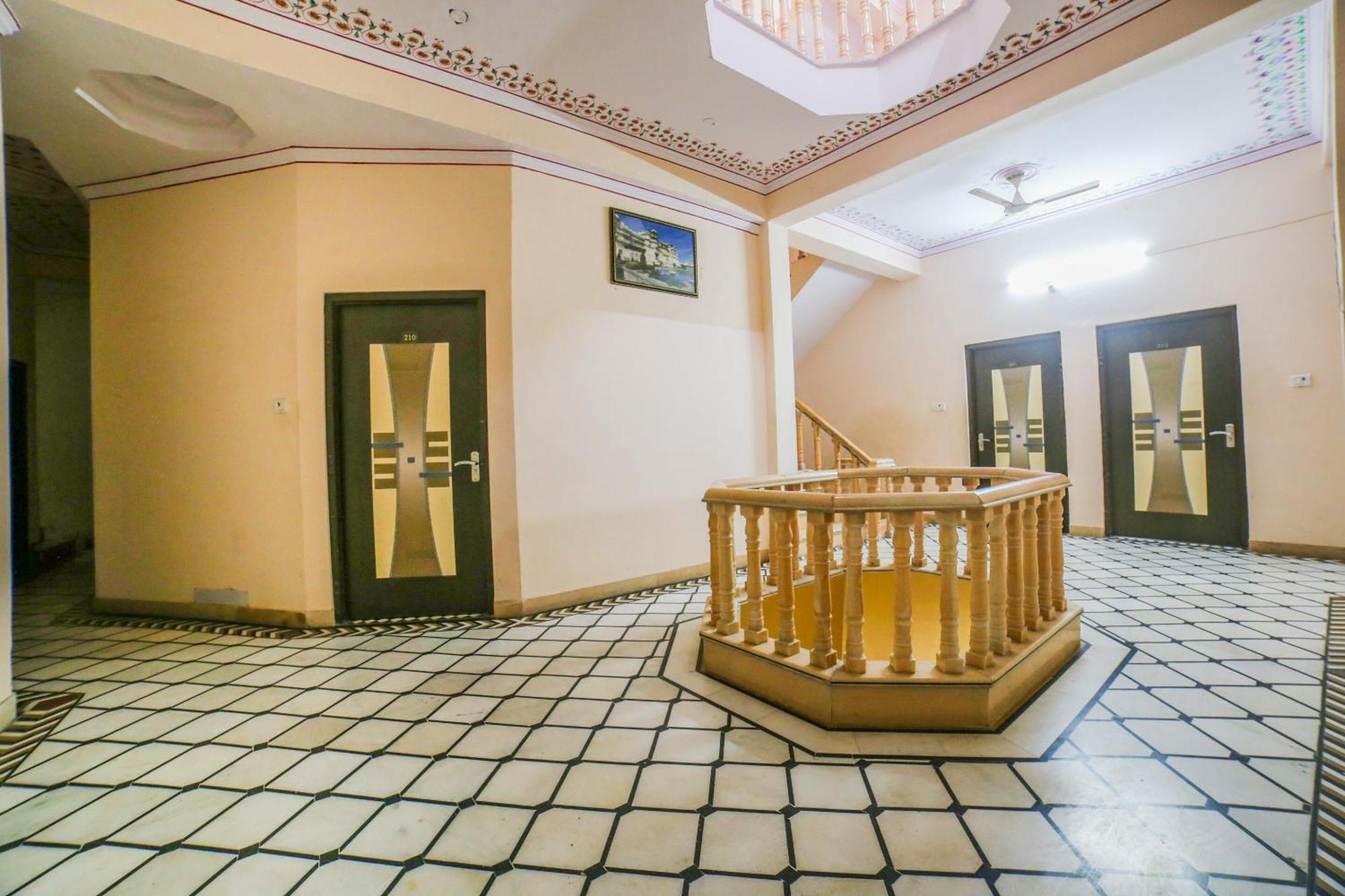 Collection O 36316 Hotel White Palace Джайпур Екстериор снимка